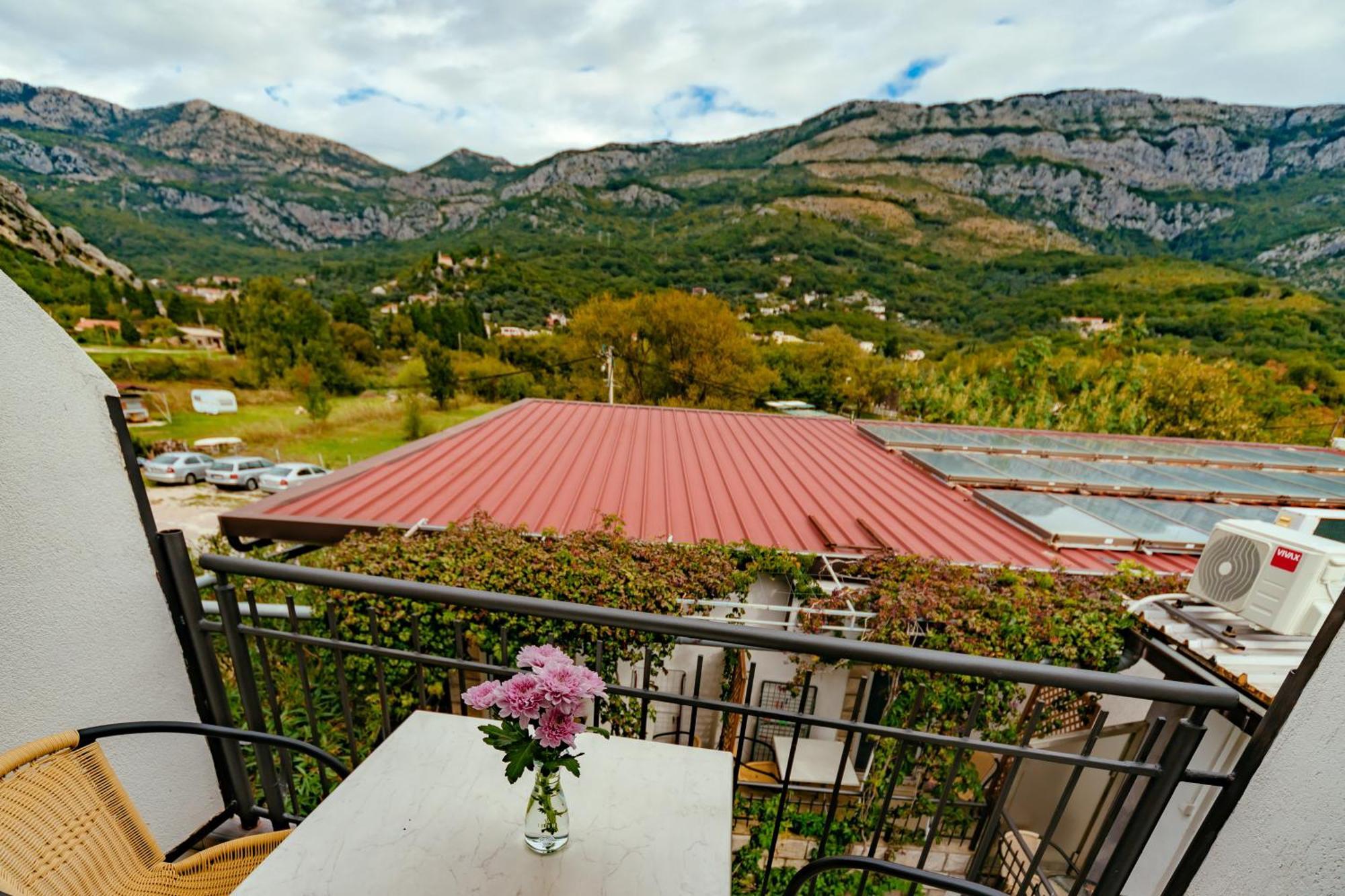 Hotel Savojo Petrovac Exterior photo