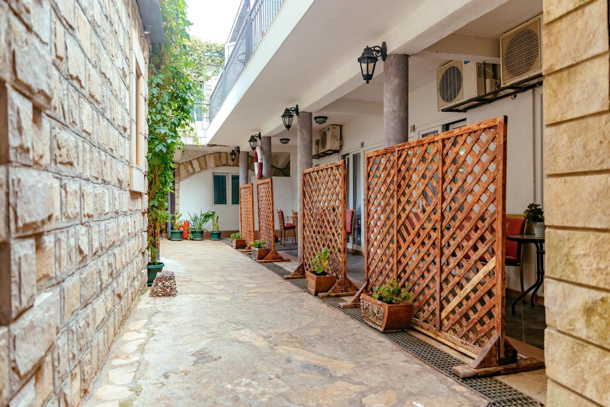 Hotel Savojo Petrovac Exterior photo